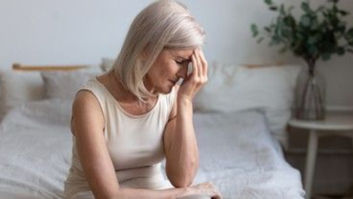 Navegando pela Menopausa com Saúde: Cuidados Essenciais para a Mulher